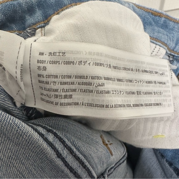 Abercrombie & Fitch The Mom High Rise Distressed Jeans Size 31/12L - Picture 4 of 4